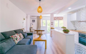 Beautiful Apartment In Granada With Kitchen